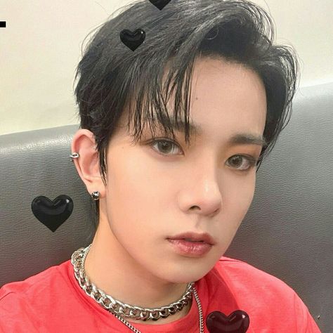 lee heeseung Heeseung Earrings, Hee Man, Lee Heeseung, Ear Cuff, Chain Necklace, Hoop Earrings, Chain, Stars, Quick Saves