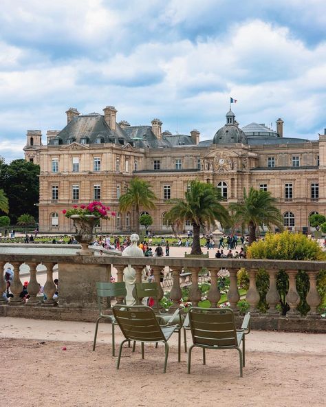 luxembourg gardens • Instagram Luxembourg Gardens Aesthetic, What To Do In Luxembourg City, Luxembourg Travel, Luxembourg Palace Paris, Differdange Luxembourg, Luxembourg Gardens, Saint Germain, I Want To Travel, Luxembourg