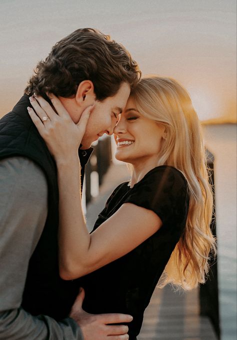 Dockside Engagement Photos, Boat Dock Couples Photos, Boating Engagement Photos, Waterfront Couples Photoshoot, Dock Couples Photoshoot, Couple Dock Photos, Boat Dock Engagement Pictures, Engagement Photo Lake, Engagement Photos On Dock