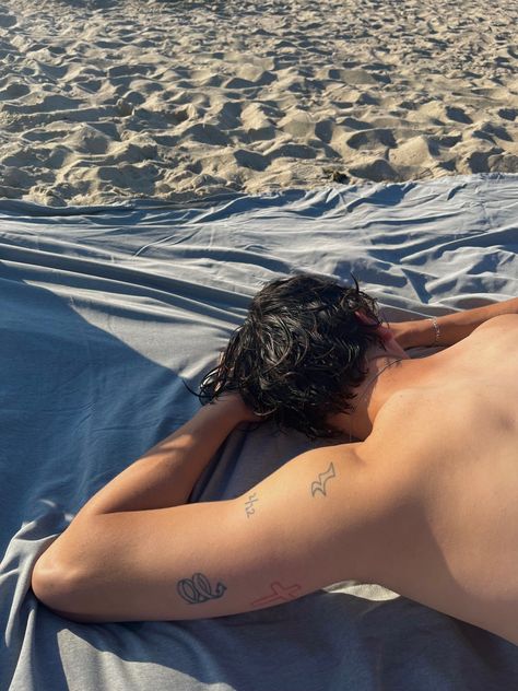 Beach Inspo Couple, Aesthetic Couple Pictures At The Beach, Summer Pictures Boyfriend, Aesthetic Couple Beach Pictures, Beach Couples Aesthetic, Boyfriend Pictures Beach, Summer Aesthetic Boyfriend, Summer Boyfriend Pictures, Couples Beach Aesthetic