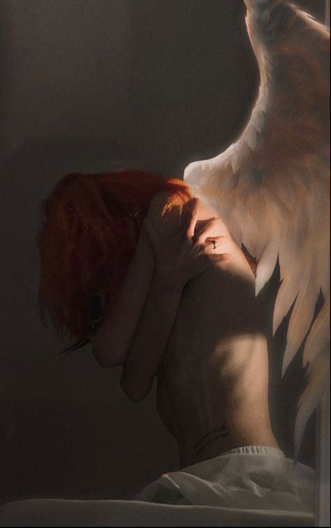 True Form Angel, Burnt Wings Angel, Durge Aesthetic, Fallen Angel Photoshoot, Wings Aesthetics, Red Haired Angel, Redhead Angel, Icarus Aesthetic, Corrupted Angel