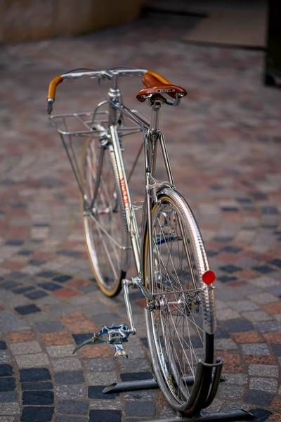 Porteur léger Bicycle Camping, Road Bike Vintage, Bike Details, Velo Vintage, Steel Bike, Urban Bike, Cycling Cap, Vintage Bike, Gravel Bike