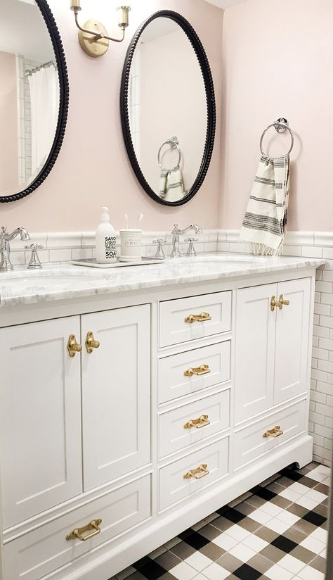 Before And After: The Girls' Bathroom is finished! - Chris Loves Julia Townhouse Makeover, Vintage Bathroom Inspiration, Teen Bathroom, Black Bathrooms, Modern Vintage Bathroom, Bathroom Downstairs, Teen Bathrooms, Vanity Backsplash, Designer Bathrooms