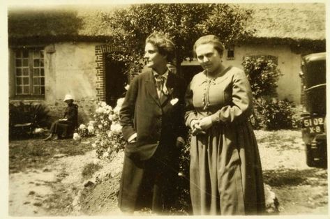 Sylvia Beach with Adrienne Monnier Sylvia Beach, Beach Week, Author Branding, Shakespeare And Company, James Joyce, Ernest Hemingway, Life Partners, The 1920s, Women Life