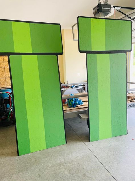 Mario World Party Decor, Super Mario Outdoor Party, Mario Backdrop Ideas, Mario Bros Props, Mario Brothers Backdrop, Mario Kart Photo Booth, Super Mario Room Diy, Super Mario Tunnel Diy, Mario Cart Halloween Decorations