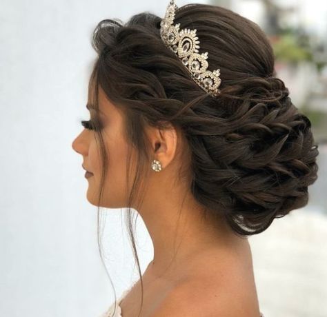 Embody the princess in you with these gorgeous wedding hairstyles with tiara. For more such information, stay tuned with shaadiwish. #hairstyle #hairstyleideas #cutehairstyle Hairstyles With Crown, High Ponytail Hairstyles, Wedding Hairstyles Bride, Quinceanera Hairstyles, Bridal Hair Updo, Quince Hairstyles, Cornrow Hairstyles, Crown Hairstyles, Box Braids Hairstyles