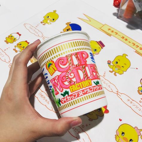 Make your own 'Cup Noodles' at this instant ramen museum in Japan Cup Noodles Drawing, Instant Noodle Packaging, Ramen Packaging, Ramen Museum, Noodle Cup, Noodles Lover, Japanese Packaging, Flavor Combinations, Instant Ramen