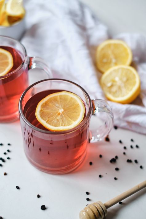 two cups of elderberry tea with lemon slices Elderberry Tea Recipe, Reheat Pizza In Air Fryer, How To Reheat Pizza, Reheating Pizza, Pizza Air Fryer, Pizza In Air Fryer, Dried Elderberries, Elderberry Flower, Elderberry Tea