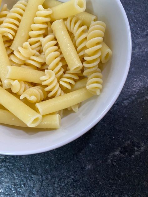 Pasta Esthetics, Cold Noodles Aesthetic, Buttered Noodles Aesthetic, Vegetable Crockpot, Food Noodles Aesthetic, Cheesy Pasta Aesthetic, Vegetable Crockpot Recipes, Buttered Pasta, Plain Pasta