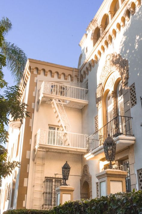 The front of the entrance to the Churrigueresque and Spanish Colonial Revival details on West Hollywood's Romanesque Villa Architecture Los Angeles, La Travel, Hollywood Aesthetic, Zsa Zsa Gabor, Los Angeles Hollywood, Zsa Zsa, Jean Harlow, Historic Architecture, Humphrey Bogart