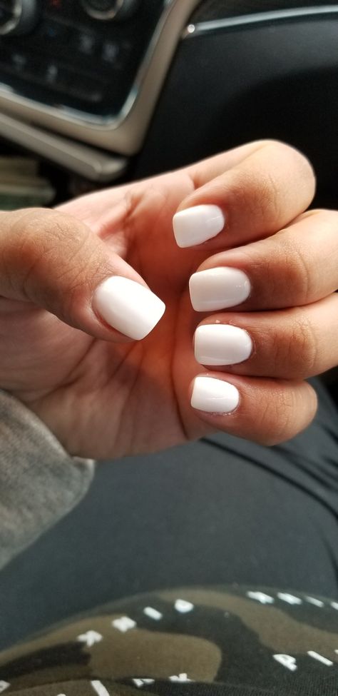 White Dip Short Nails, White Dipping Powder Nails, White Powder Nails Short, Summer White Nails Short, Dip Powder Tip Nails, Square Short Dip Nails, Off White Dip Nails, White Acrylic Nails Square Short, Summer Gel Nails Ideas Short Simple White