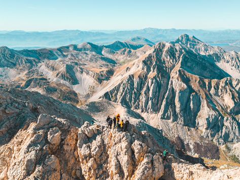 Central Italy: Ultimate Bucket List – Discover new hidden places (2023) Central Italy, Amazing Beaches, Ultimate Bucket List, Hidden Places, Montepulciano, 11th Century, Medieval Castle, Beach Fun, Hidden Gems