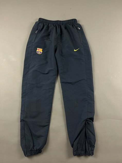 #fashion #trackpants #barcelona #nike #style Nike Tracksuits, Sick Clothes, Football Jersey Outfit, Barcelona Fashion, Nike Style, Football Fashion, Outfit Streetwear, Basketball Clothes, Mens Outfit Inspiration