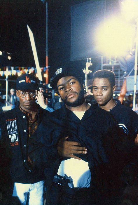 Old School Pictures, 90s Rappers Aesthetic, John Singleton, Hip Hop Aesthetic, Hood Wallpapers, Boyz N The Hood, 90s Rappers, Tupac Pictures, 90s Wallpaper