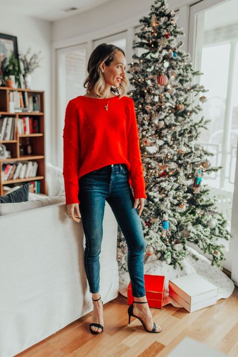 14 Chic Modest Holiday Outfits To Try Out - Cleo Madison Simple Christmas Outfits, Holiday Party Outfit Casual, Christmas Fashion Outfits, Casual Christmas Party, Christmas Eve Outfit, Christmas Outfit Casual, Casual Christmas Party Outfit, Casual Holiday Party, Dinner Party Outfits