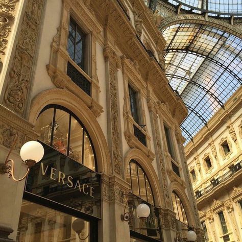 versace || dc Main Wallpaper, Beige Pictures, Cream Aesthetic, Gold Aesthetic, Classy Aesthetic, Beige Aesthetic, Brown Aesthetic, City Aesthetic, Pretty Places