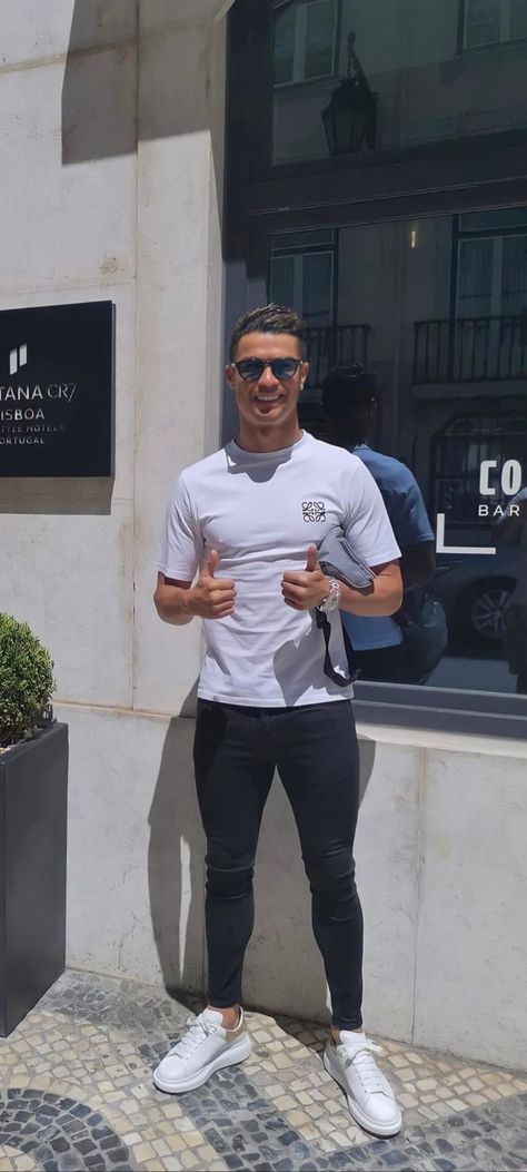 Ronaldo Style Fashion, Christiano Ronaldo Fashion, Ronaldo Avatar, Ronaldo Fashion, Ronaldo Style, Ronaldo Goat, Cristiano Ronaldo Style, Football Pics, Cristiano Ronaldo Juventus