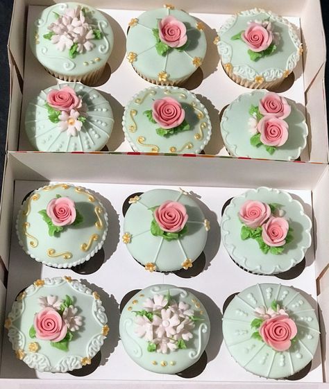 Vintage Birthday Cupcakes, Vintage Cupcake Designs, Bridgerton Cupcake Ideas, Vintage Cupcakes Ideas, Vintage Style Cupcakes, Vintage Tea Party Cake, Tea Party Cupcakes Ideas, Cottage Core Cupcakes, Bridgerton Cupcakes