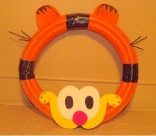 Hoyby Crafts: Garfield Pool Noodle Wreath: Garfield Party, Pool Noodle Wreath, Noodle Art, Flip Flop Wreaths, Pool Noodle, Pool Noodles, Throw A Party, 6th Birthday, 8th Birthday