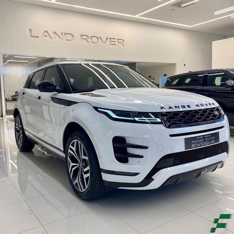 White Range Rover, Dream Cars Range Rovers, Tattoo Car, Tmax Yamaha, Luxury Cars Range Rover, White Range, Car Organization, Top Luxury Cars, Lux Cars