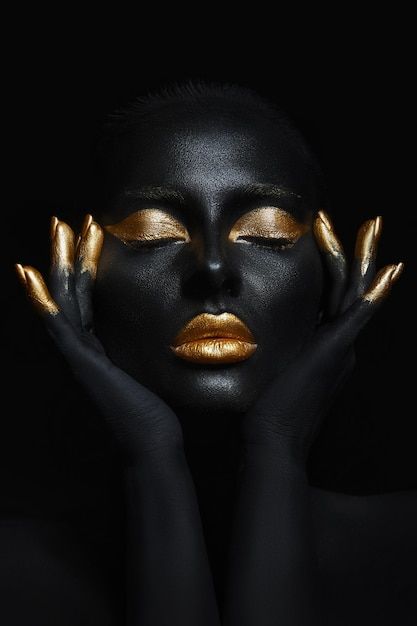 Beauty woman painted in black skin color... | Premium Photo #Freepik #photo #background #gold #design #hand Bild Gold, Digital Art Software, Gold Art Painting, Painted Ladies, Gold Makeup, Gold Leaf Painting, Art Gallery Wallpaper, Gold Art, Woman Painting