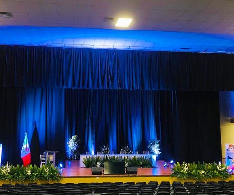 High School Graduation Stage Decorations, Freshers Stage Decoration, Stage Graduation Decoration, Awards Ceremony Decorations Stage, Graduation Hall Decorations, Simple Stage Design Event, Graduation Ceremony Decorations Stage, Graduation Stage Decorations, Graduation Stage Design