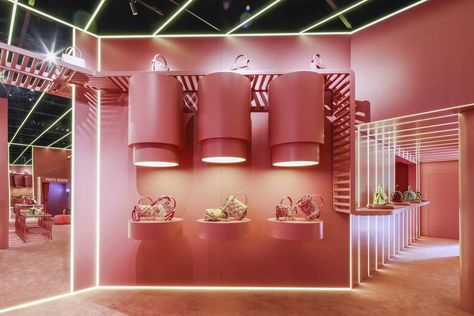 Valentino Opens 'Candystud Factory' Pop-Up Store in Beijing | SENATUS Window Display Retail, Retail Space Design, Candy Factory, Visual Merchandising Displays, Store Window Displays, Exhibition Booth Design, Retail Store Design, Retail Interior, Merchandising Displays