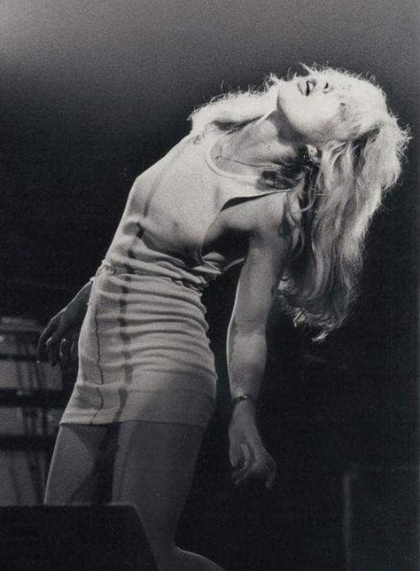 Debbie Harry 70s, Clem Burke, Deborah Harry, Rockstar Aesthetic, Pat Benatar, Blondie Debbie Harry, Women Of Rock, Female Musicians, Courtney Love