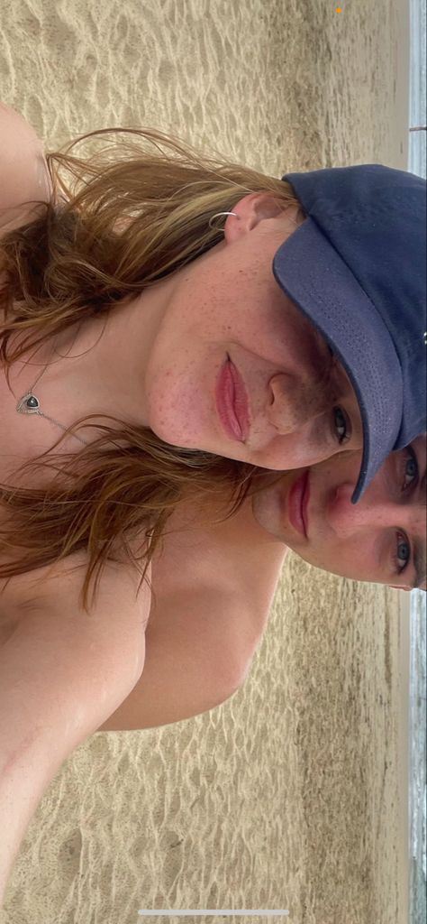 beach, couple, couple photo ideas, cute photo, selfie Aesthetic Couple Photos On The Beach, Beach Selfies With Boyfriend, Beach Pose Ideas With Boyfriend, Beach Inspo Pics Photo Ideas Couple, Beach Pics With Boyfriend Selfie, Summer Photo With Boyfriend, Couple Vacation Pictures Selfie, Cute Couple Pics Vacation, Couple Beach Pictures Self Timer