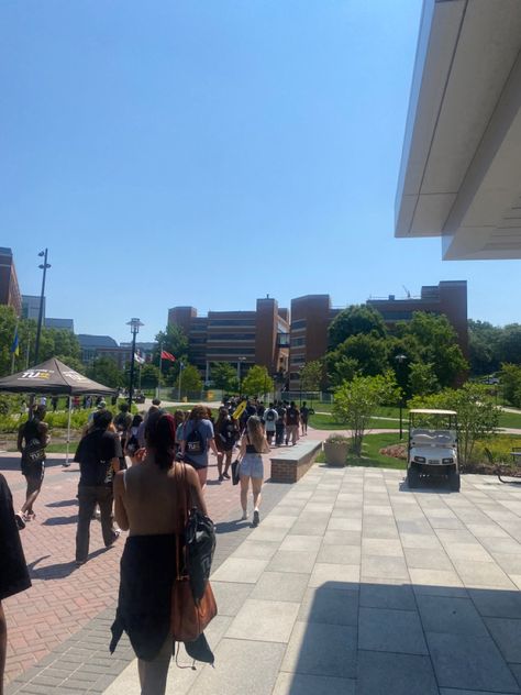 towson uni campus orientation walking big group Towson University Aesthetic, University Aesthetic, Towson University, College Stuff, Big Group, College Life, University, Walking