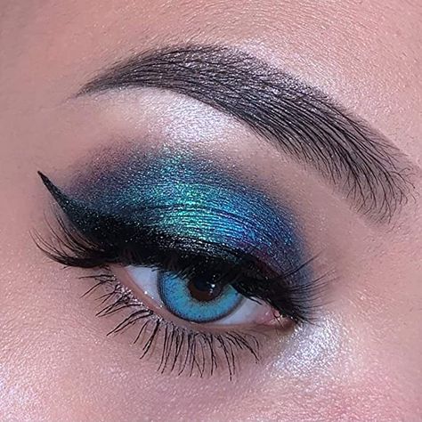 Eccentric Makeup, Teal Makeup, Multichrome Eyeshadow, Makeup Monday, Eye Makeup Pictures, Eye Makeup Designs, Top Makeup Products, Creative Eye Makeup, Elegant Makeup