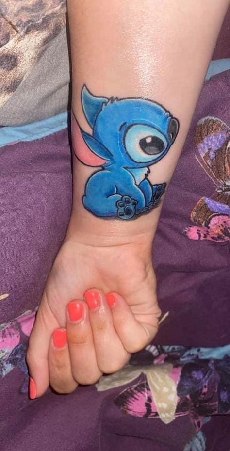 Stitch With Ducks Tattoo, Stitch With Ducks, Ducks Tattoo, Stitch Tattoo Ideas, Disney Stitch Tattoo, Lilo And Stitch Tattoo, Ohana Tattoo, Stitch Tattoo, Lilo And Stitch Quotes