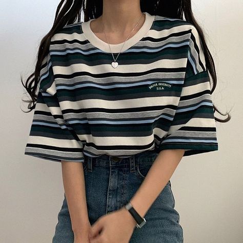 Outfit Inspiration Minimalist, Half Sleeve Aesthetic, Bright Summer Clothes Aesthetic, G E O R G I A N A Outfits, Aesthetic Outfits Sweaters, Soft-girl Outfits, 90s Tshirt Outfit, Korean T Shirt Outfit, Minimal Grunge Outfits