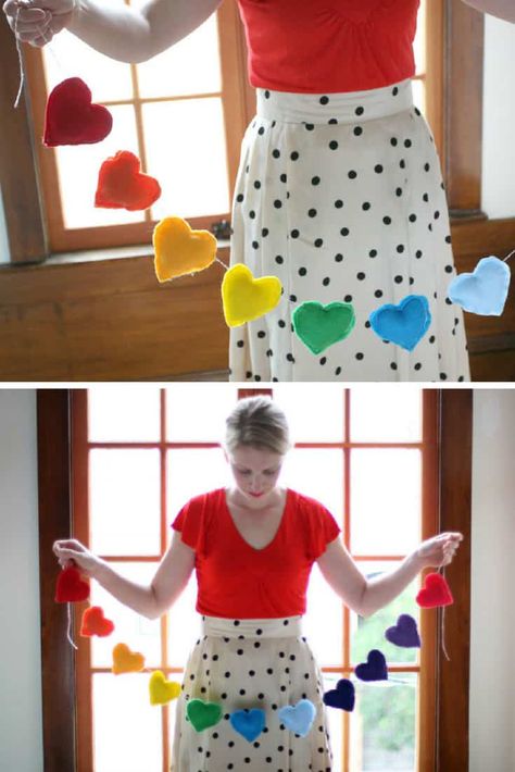 Rainbow Valentines, Valentines Bricolage, Baby Mobil, Rainbow Crafts, Felt Garland, Felt Projects, Paper Hearts, Valentine Ideas, Valentine Day Crafts