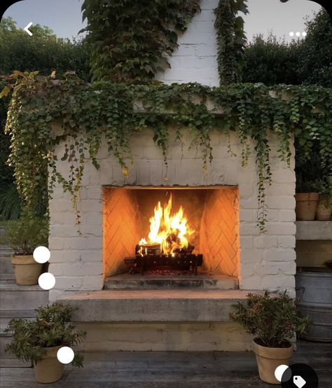 Closed Patio, Backyard Deck Ideas, Outdoor Stone Fireplaces, Creative Backyard, Casa Hobbit, Diy Outdoor Fireplace, Garden Goals, Outdoor Fireplace Designs, Fireplace Designs