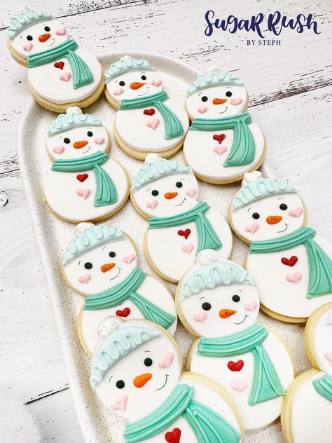 Friendly Snowman Cookies | Buy Cute Bespoke Event Favours for Xmas – Sugar Rush by Steph Snowman Cookie Decorating, Christmas Snowman Cookies, Cute Decorated Christmas Cookies, Snowmen Cookies Decorated, Snowmen Cookies, Christmas Cookies Decoration, Snow Man Cookies Decorated, Kids Christmas Cookies, Snowman Cookie