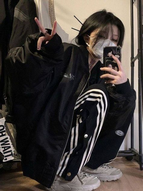 Tomboys style � | Tom boy outfits | Facebook Black Korean Streetwear, Cute Oversized Jackets, Chinese Jacket Street Style, Hoodie Style Outfits, Cute Outfits For Tomboys, Outfits With Black Jacket, Black Oversized Outfit, Oversized Black Outfit, Black Windbreaker Outfit