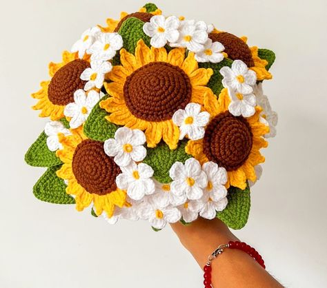 Sunflower Crochet Bouquet, Crochet Sunflower Bouquet, Sunflower Bridal Bouquet, Crochet Cardigan Tutorial, Fall Cards Handmade, Crochet Fairy, Flower Bouquet Diy, Crochet Cat Pattern, Crochet Earrings Pattern