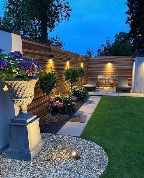 😍😍😍Oh what a little landscaping can do!!!🙌🏾 I am loving the non traditional horizontal fencing with lighting and everything about this… Horizontal Garden Fence, Horizontal Fencing, Landscaping Garden Ideas, Carport Design, Small Back Gardens, Curb Appeal Garden, Backyard Gardens, Small Patio Garden, Cafe Garden