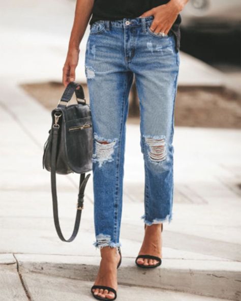 a3545bd79d31f9a72d3a78690adf73fcdesc49711730ri Denim Style Casual, Ripped Jeans Style, Moda Denim, Look Jean, Retro Jeans, Casual Denim Pants, Ripped Boyfriend Jeans, Womens Fashion Jeans, Estilo Denim