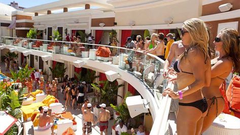 Encore Beach Club Beach Club Design, Wynn Hotel Las Vegas, Encore Las Vegas, Las Vegas Pool, Disney World For Adults, Vegas Pool, Encore Beach Club, Vegas Pools, Vegas Pool Party