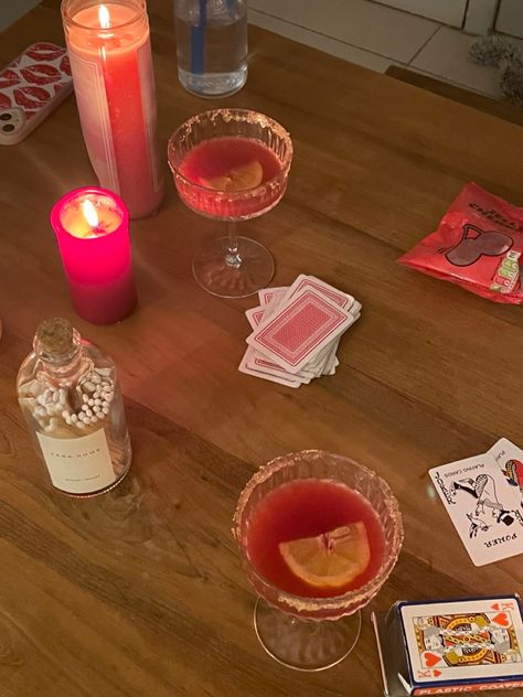 Party Games Aesthetic, Trivia Aesthetic, Girls Game Night Aesthetic, Poker Girls Aesthetic, Card Games Aesthetic, Games Night Party, Card Game Aesthetic, Playing Cards Aesthetic, Game Night Aesthetic