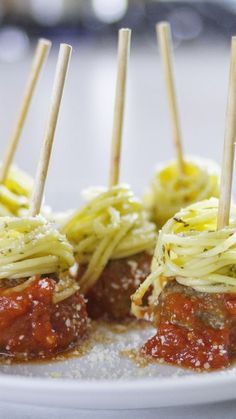 Meatballs On A Stick, Chocolate Appetizers, Salad Appetizer Cups, Vegan Apps, Party Bites, Our Best Bites, Quick And Easy Appetizers, Quick Dinners, Poker Night