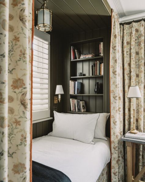 Bed Nook, Built In Bed, Built In Furniture, London House, Parisian Apartment, Chelsea House, Box Bed, Built In Bookcase, Design Del Prodotto