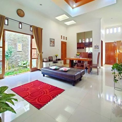 😘RUMAH KONSEP KERATON KECE 😍 duuhhh kali ini konsep nya agak gimana yah bun mewah sekali dari interior dan pembangunanya tapi lumayah lah buat inspirasi dan motivasi buat kita yah bun untuk konsep nya bagus sekali yah dan adem ayem heheh semoga mengispirasi yah bun bila suka boleh komen like dan share selamat berbagi kebaikan bun via @ulyarosyta Home Plans, Design Ruang Keluarga, Small House Design Minimalist, India Home Decor, Kerala House Design, Living Room Design Inspiration, Architect House, Cozy Vibes, Decor Home Living Room