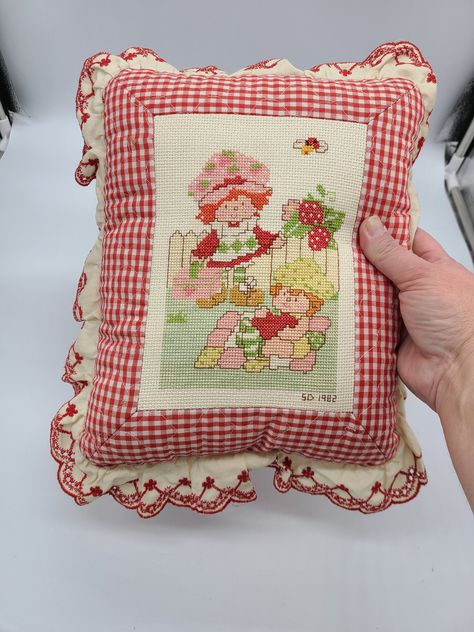 Vintage rare 1982 Handmade embroidered Strawberry Shortcake and Apple Dumpling decorative pillow. This is a tightly woven pillow that measures 14 x 13 inches. No rips, stains or tears. Just an exquisite piece. Strawberry Shortcake Blanket, Strawberry Shortcake Room Decor, Strawberry Shortcake Decor, Strawberry Shortcake Stuff, Strawberry Shortcake Room, Strawberry Shortcake Nursery, Dumpling Pillow, Vintage Handmade Gifts, Embroidered Strawberry