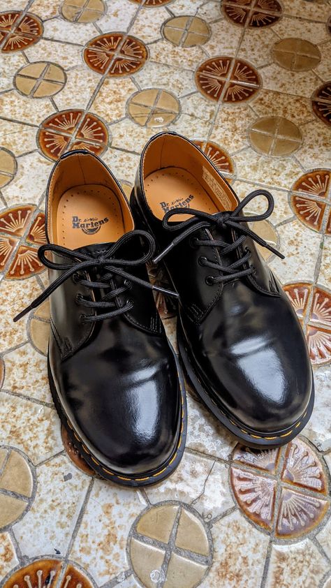 Doc 1461, Dr Martens Shoes Outfit, Black Docs, Doc Martens 1461, Skinhead Boots, 80s Fashion Men, Dr Martens Style, Martens Style, Penny Loafers Men