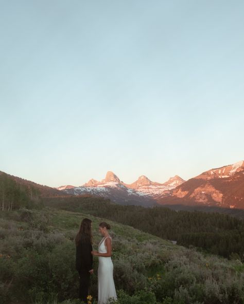 Mt Hood Elopement, Eloping Aesthetic, Shenandoah Elopement, Simple Mountain Wedding, Flagstaff Elopement, Idaho Aesthetic, Mountain Fall Wedding, Simple Elopement Ideas, Elopement Mountains