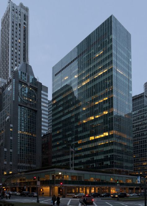 International Style Architecture, Modernism Architecture, French Arch, Buildings In New York, Buildings Modern, New York Buildings, Architecture Portfolio Design, Interior Design Gallery, New York Architecture