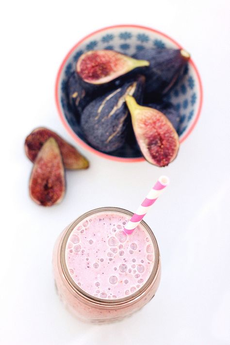 Fresh Fig & Banana Smoothie (Gluten-Free & Vegan) Fig Smoothie, Fall Smoothies, Best Smoothie, Fig Recipes, Vegan Drinks, Best Smoothie Recipes, Vegan Sugar, Fresh Figs, Good Smoothies